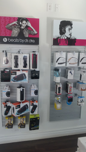 Cell Phone Store «T-Mobile», reviews and photos, 6800 Schaefer Rd, Dearborn, MI 48126, USA