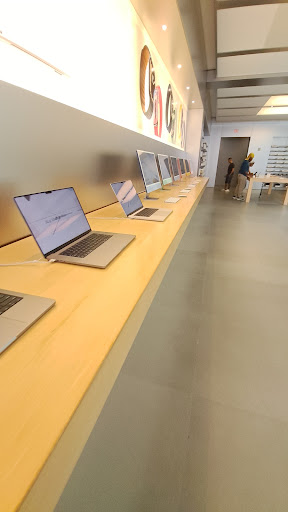 Computer Store «Apple Boylston Street», reviews and photos, 815 Boylston St, Boston, MA 02116, USA