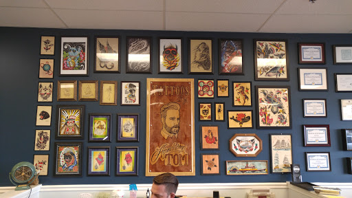 Tattoo Shop «Electric Tattoo Parlor , Piercing, and Tattoo Removal.», reviews and photos, 2319 Randall Rd, Carpentersville, IL 60110, USA