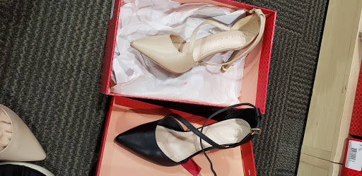 Shoe Store «DSW Designer Shoe Warehouse», reviews and photos, 901 Perimeter Dr, Schaumburg, IL 60173, USA
