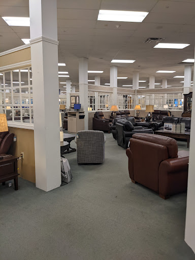 Furniture Store «Raymour & Flanigan Furniture and Mattress Store», reviews and photos, 895 E Gate Blvd, Garden City, NY 11530, USA