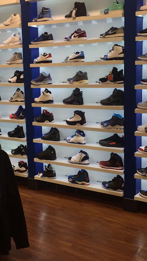 Shoe Store «Shiekh Shoes», reviews and photos, 401 NE Northgate Way #527, Seattle, WA 98125, USA