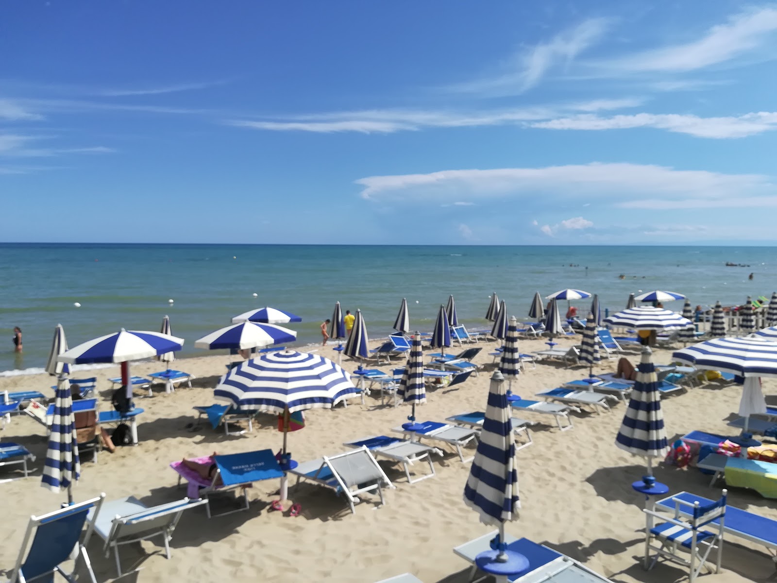Foto de Metaponto Lido beach - lugar popular entre os apreciadores de relaxamento