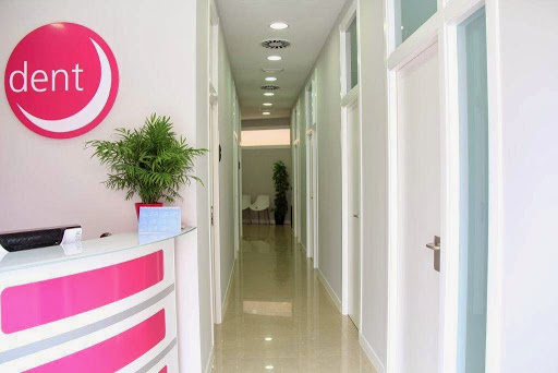 Clínica dental Rosselldent en Sanlúcar la Mayor, Sevilla