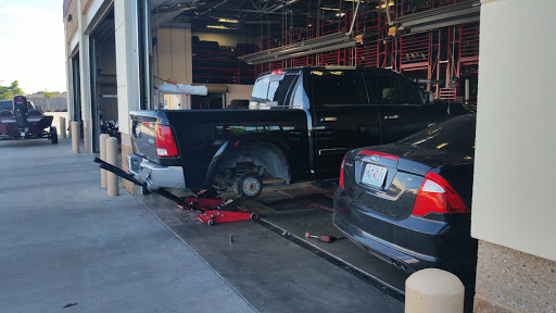 Tire Shop «Discount Tire Store - Springfield, MO», reviews and photos, 3670 S Glenstone Ave, Springfield, MO 65804, USA