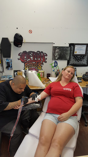 Tattoo Shop «Chi-Town Effects Tattoo», reviews and photos, 419 S Lake St, Aurora, IL 60506, USA