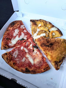 Furnus pizza casareccia Via Aldo Moro, 73, 80018 Mugnano di Napoli NA, Italia