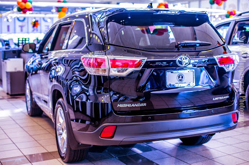 Toyota Dealer «Oakbrook Toyota», reviews and photos, 550 E Ogden Ave, Westmont, IL 60559, USA