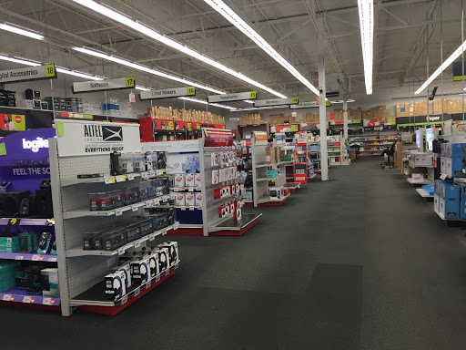 Office Supply Store «Staples», reviews and photos, 335 Haggerty Rd, Walled Lake, MI 48390, USA