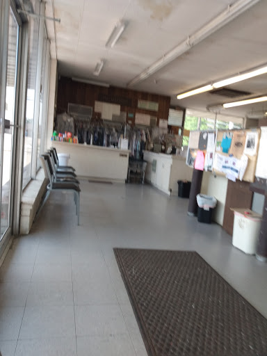 Laundromat «Dills Laundromat & Dry Clean», reviews and photos, 2109 N Glenstone Ave, Springfield, MO 65803, USA