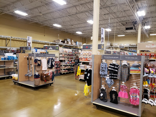 Pet Supply Store «PetSmart», reviews and photos, 2861 Veterans Memorial Pkwy, St Charles, MO 63303, USA