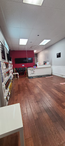 Electronics Repair Shop «uBreakiFix», reviews and photos, 44 N Village Ave, Rockville Centre, NY 11570, USA