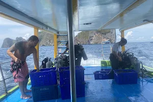 UnderPressure Explorers Scuba Diving Phi Phi image