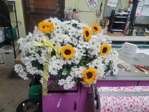 Florist «Romulus Flowers & Gifts», reviews and photos, 7563 Merriman Rd, Romulus, MI 48174, USA