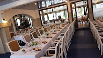 Atmosphère du Hôtel Restaurant Les 13 Assiettes à Le Val-Saint-Père - n°16