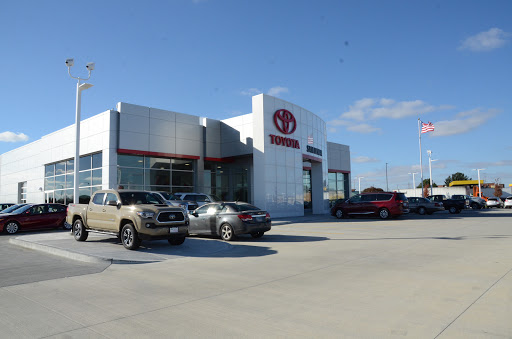 Toyota Dealer «Sam Leman Toyota Bloomington», reviews and photos, 1502 Morrissey Dr, Bloomington, IL 61701, USA