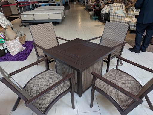 Furniture Store «Art Van Furniture - Toledo (Holland)», reviews and photos, 1301 E Mall Dr, Holland, OH 43528, USA