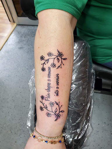 Tattoo Shop «Black Pearl Tattoo Studio & Gallery», reviews and photos, 509 Main St, Hyannis, MA 02601, USA