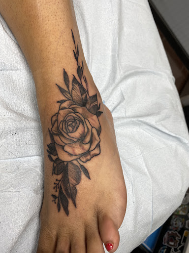 Explore cool flash tattoo ideas, creative tattoo ideas in Rome, available at Eternal Expressions