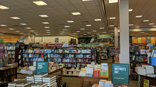 Book Store «Barnes & Noble Booksellers East Brunswick», reviews and photos, 753 New Brunswick Ave, East Brunswick, NJ 08816, USA