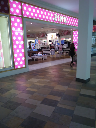 Shopping Mall «Beachwood Place», reviews and photos, 26300 Cedar Rd, Beachwood, OH 44122, USA
