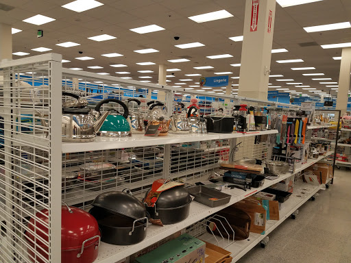 Clothing Store «Ross Dress for Less», reviews and photos, 3024 Wake Forest Rd, Raleigh, NC 27609, USA