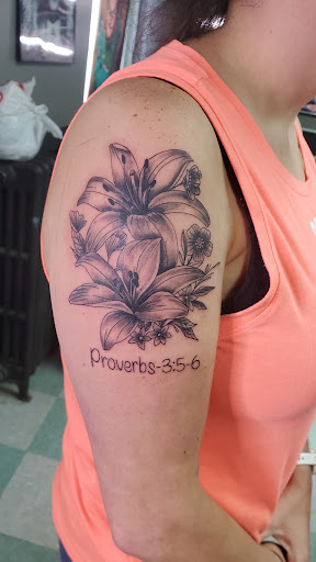 Explore hour glass tattoo ideas, creative tattoo ideas in Centralia, available at Samurai Tattoo