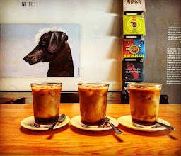 33 café y vinyl photo