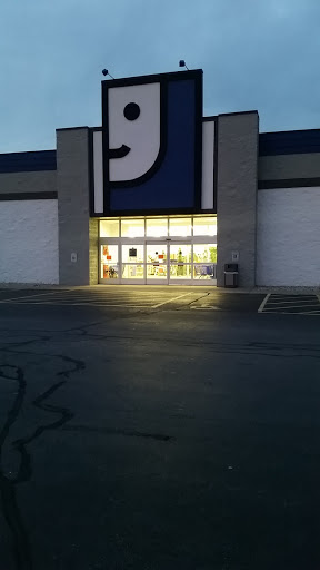 Thrift Store «Darboy Goodwill Retail Store & Training Center», reviews and photos