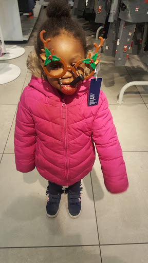 Clothing Store «H&M», reviews and photos, 2 S 69th St, Upper Darby, PA 19082, USA