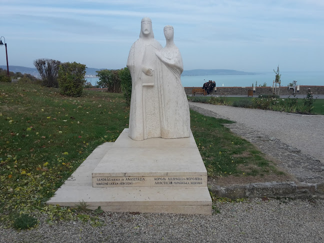 Tihanyi Szűz Mária és Szent Ányos Templom - Templom