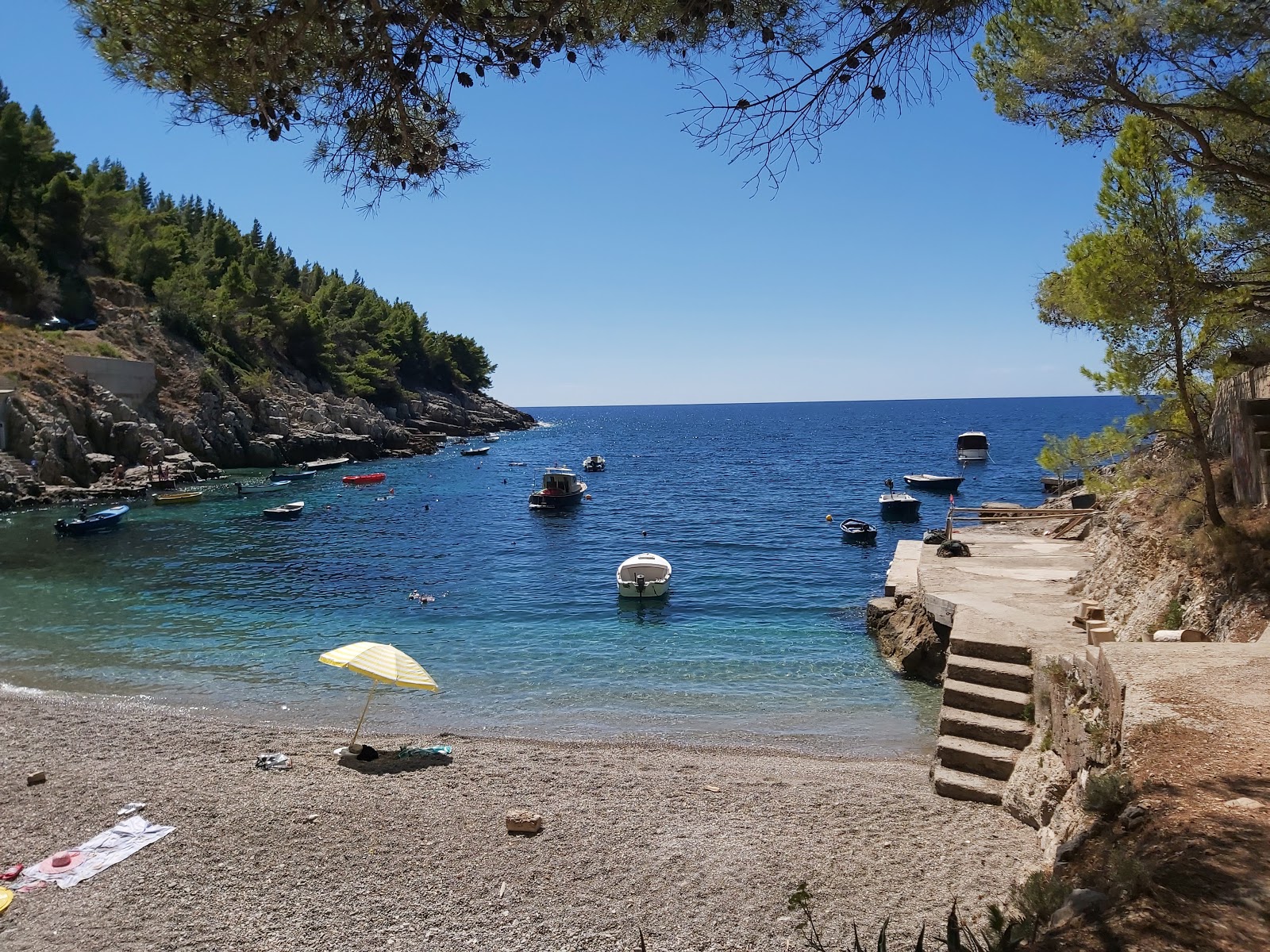 Photo de Sutmiljhoska beach et le règlement