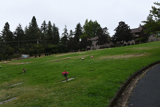 Funeral Home «Sunset Hills Cemetery, Funeral Home & Crematorium», reviews and photos, 4810 Willamette St, Eugene, OR 97405, USA