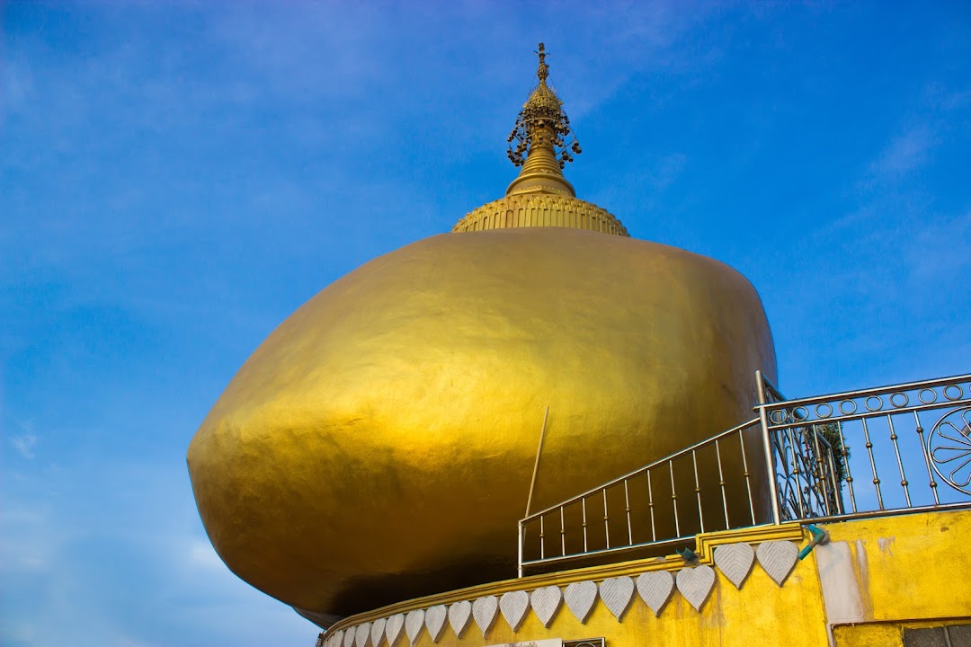 พระธาตุอินทร์แขวนจำลอง