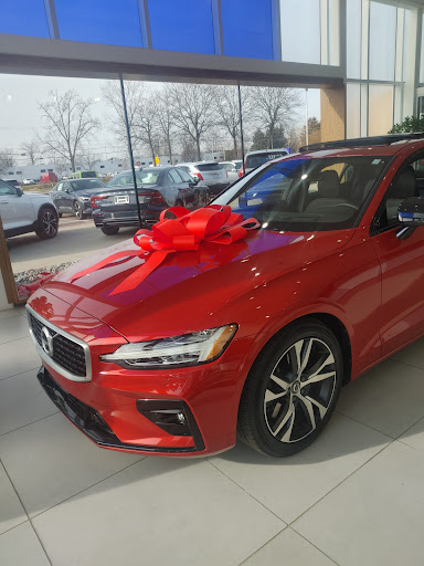 Car Dealer «LaFontaine Volvo Cars of Farmington Hills», reviews and photos, 24730 Haggerty Rd, Farmington Hills, MI 48335, USA