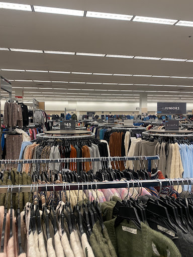 Department Store «Nordstrom Rack The Shops at Oak Brook Place», reviews and photos, 2155 22nd St, Oak Brook, IL 60523, USA