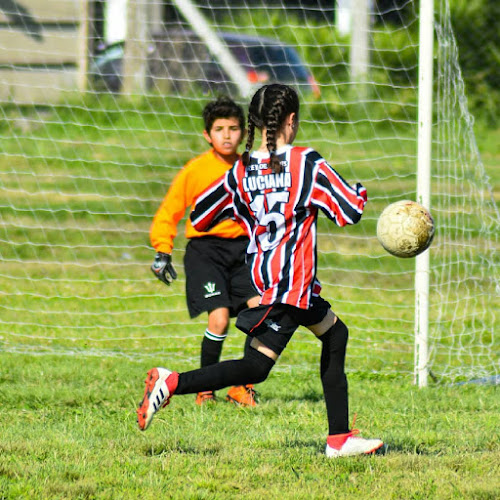 Opiniones de Sportivo Barracas FC en Soriano - Campo de fútbol