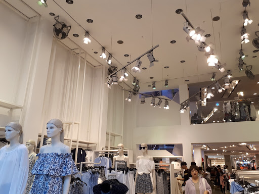 H&M Myeongdong Jungang-gil