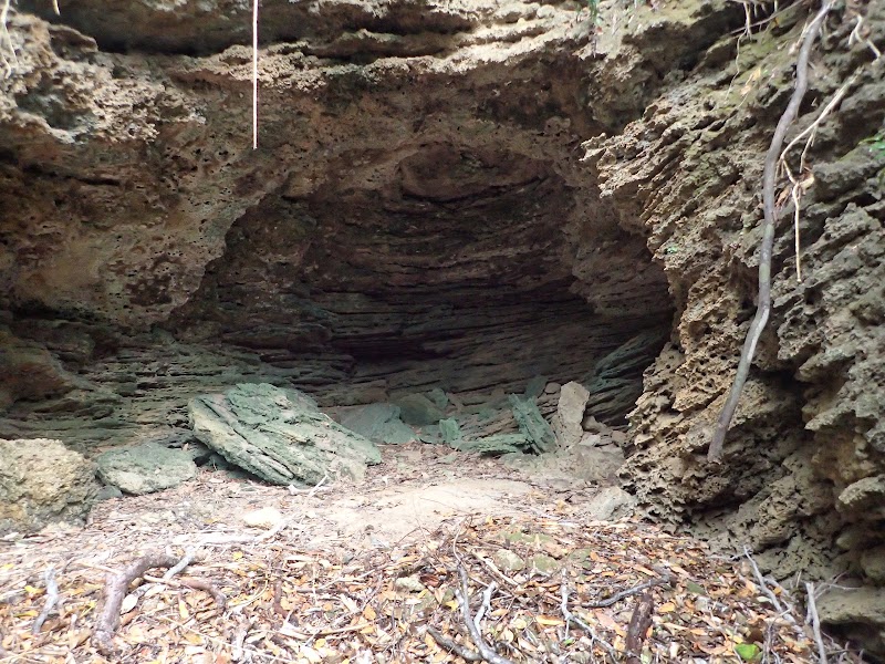 タチャー遺跡洞穴