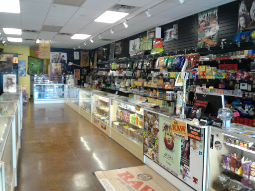 Tobacco Shop «Traders Smoke Shop», reviews and photos, 8110 W Union Hills Dr #210, Glendale, AZ 85308, USA