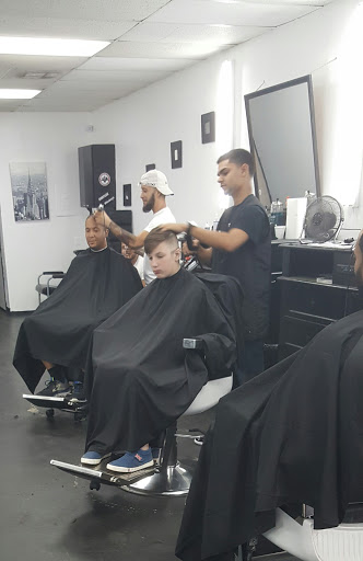 Barber Shop «Mr.Fades Barbershop unisex», reviews and photos, 7748 Palm River Rd, Tampa, FL 33619, USA