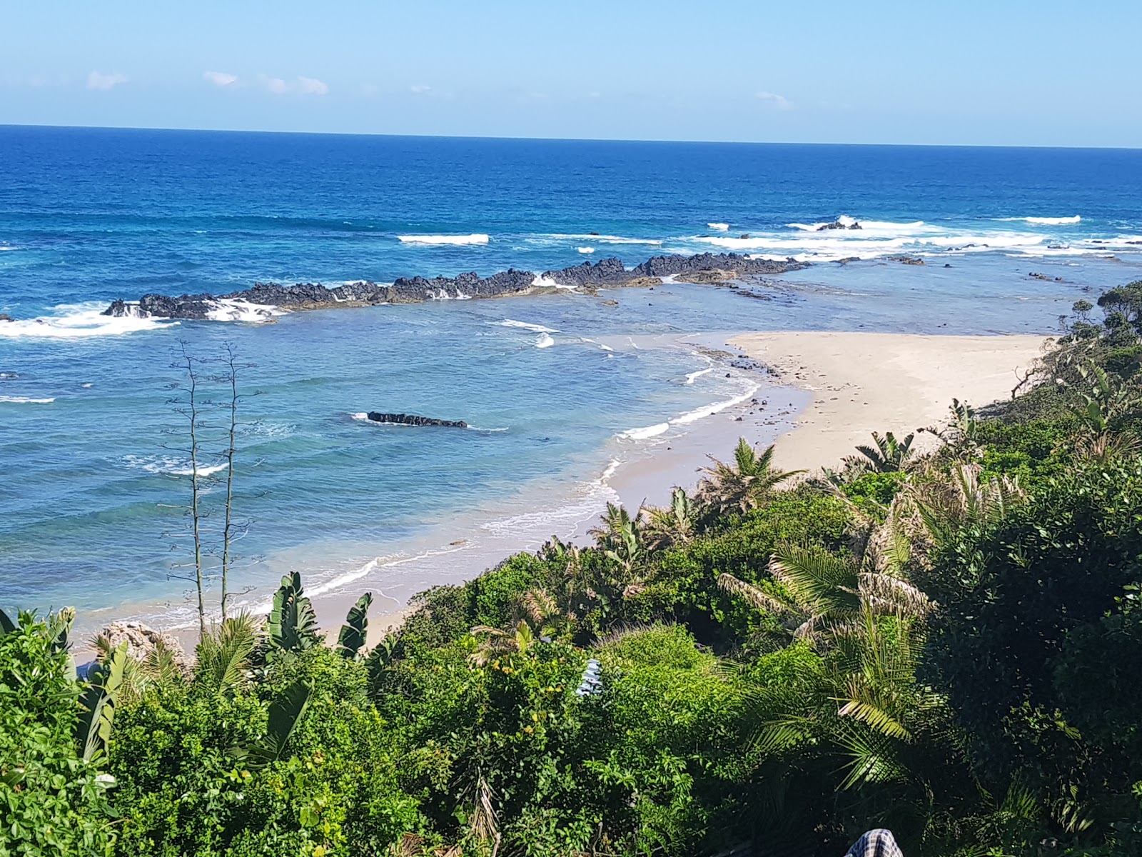 Umngazana beach的照片 带有碧绿色纯水表面