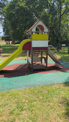 Spielplatz à Prahecq