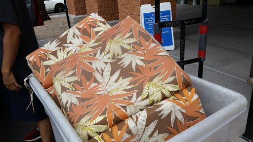 Thrift Store «7th St & Union Hills Goodwill Retail Store & Donation Center», reviews and photos, 710 E Union Hills Dr, Phoenix, AZ 85024, USA