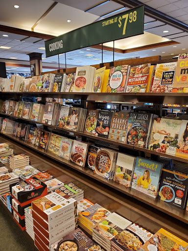 Book Store «Barnes & Noble Booksellers Maple Grove», reviews and photos, 8040 Wedgewood Ln N, Maple Grove, MN 55369, USA