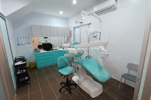 Klinik Pergigian DentaCare Parit Buntar image
