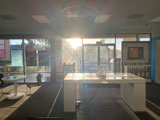Cell Phone Store «AT&T Authorized Retailer», reviews and photos, 1899 E Willow St #100, Signal Hill, CA 90755, USA