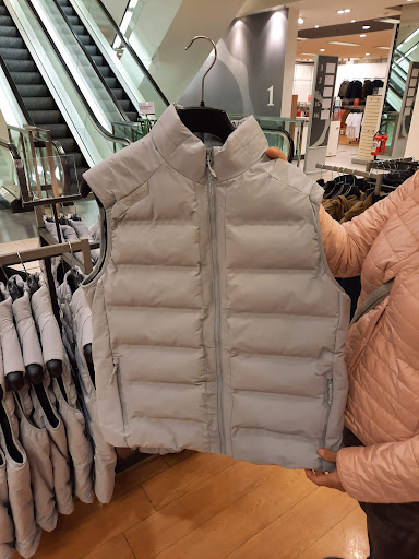 Stores to buy men's quilted vests Frankfurt