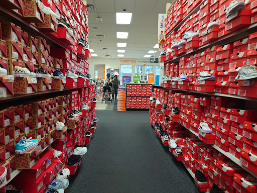 Shoe Store «Rack Room Shoes», reviews and photos, 8158 Vineland Ave #1699b, Orlando, FL 32821, USA