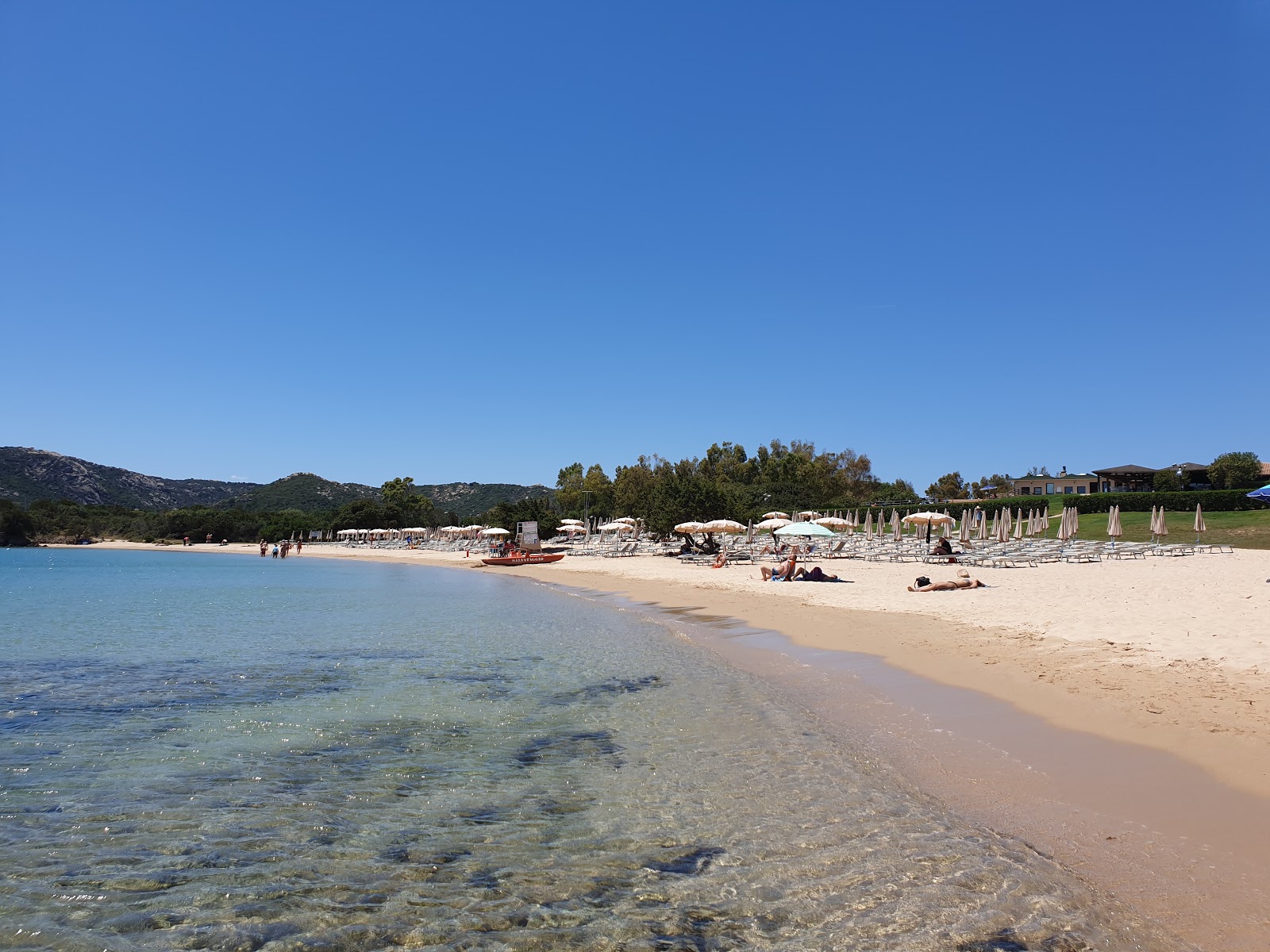 Fotografie cu Plaja Vena Longa cu o suprafață de apă pură albastră